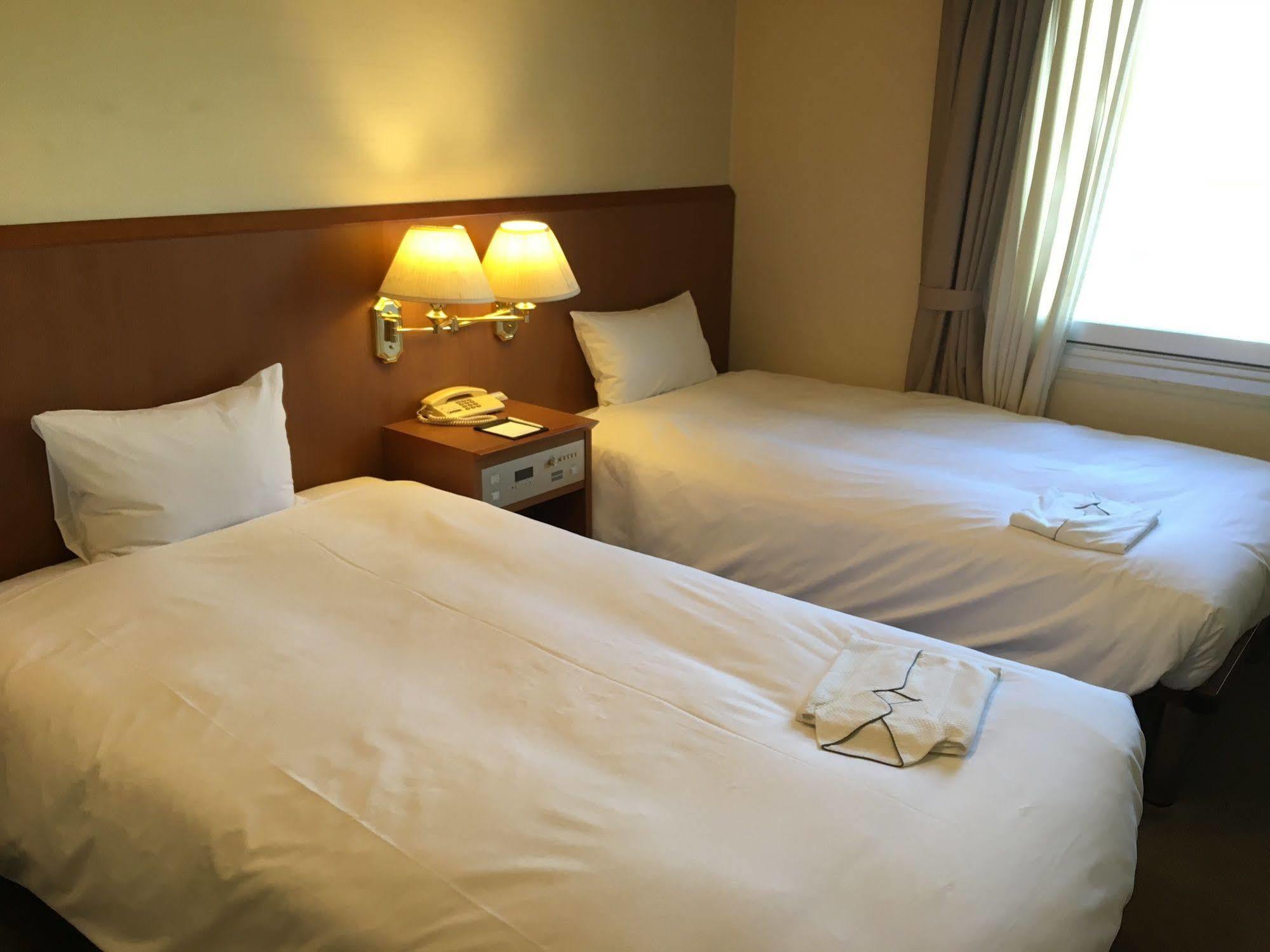 Hotel Yokohama Camelot Japan Exterior photo