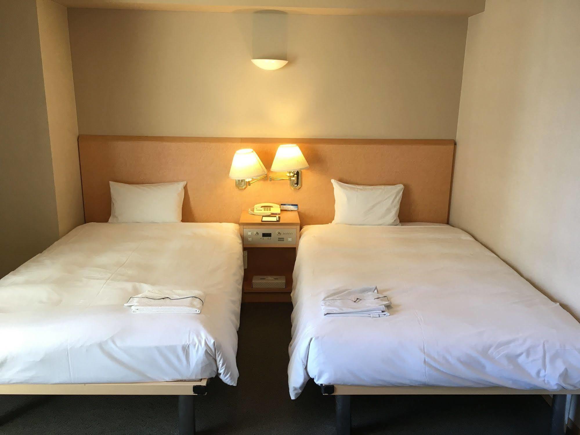 Hotel Yokohama Camelot Japan Exterior photo