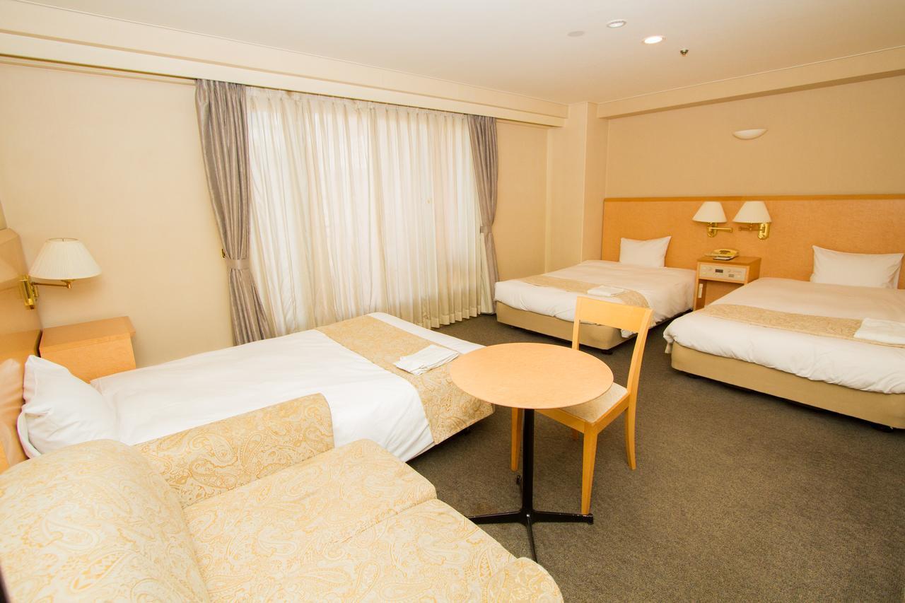 Hotel Yokohama Camelot Japan Exterior photo