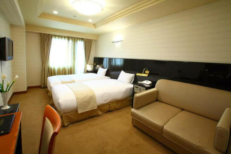 Hotel Yokohama Camelot Japan Exterior photo