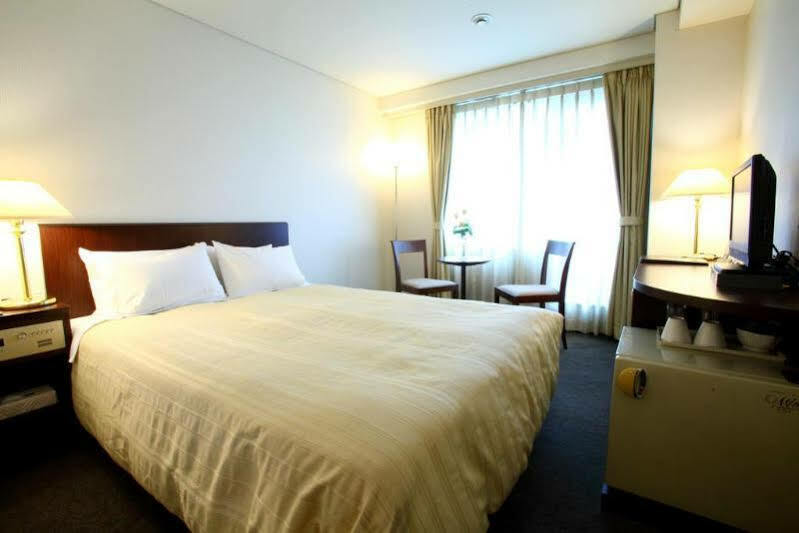 Hotel Yokohama Camelot Japan Exterior photo
